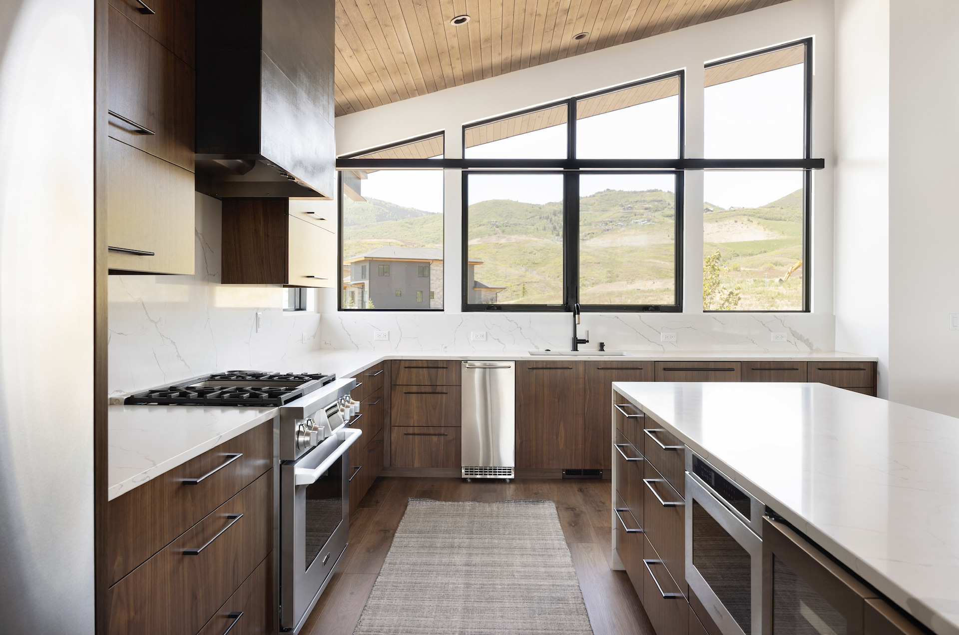 Mountain Modern - Bentwood Luxury Kitchens